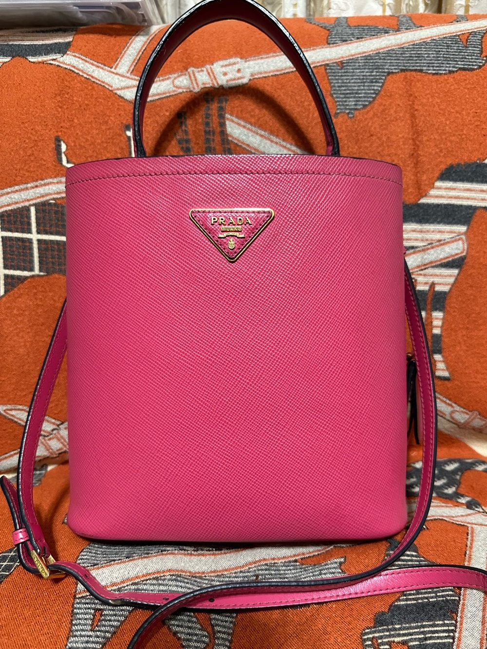 PRADA❤️🌟PINK SAFFIANO LEATHER BUCKET BAG⭐️ - Picture 2 of 10
